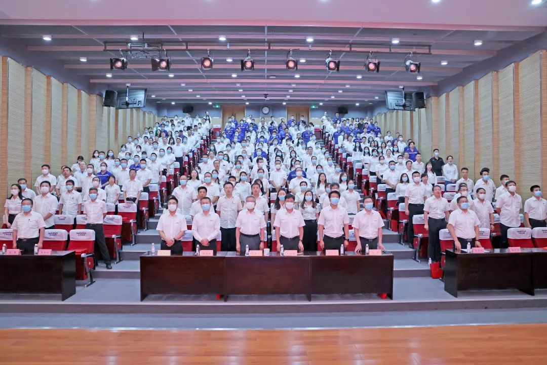 为建功建企建家一体化贡献更大力量!第五届五次“双代会”成功召开