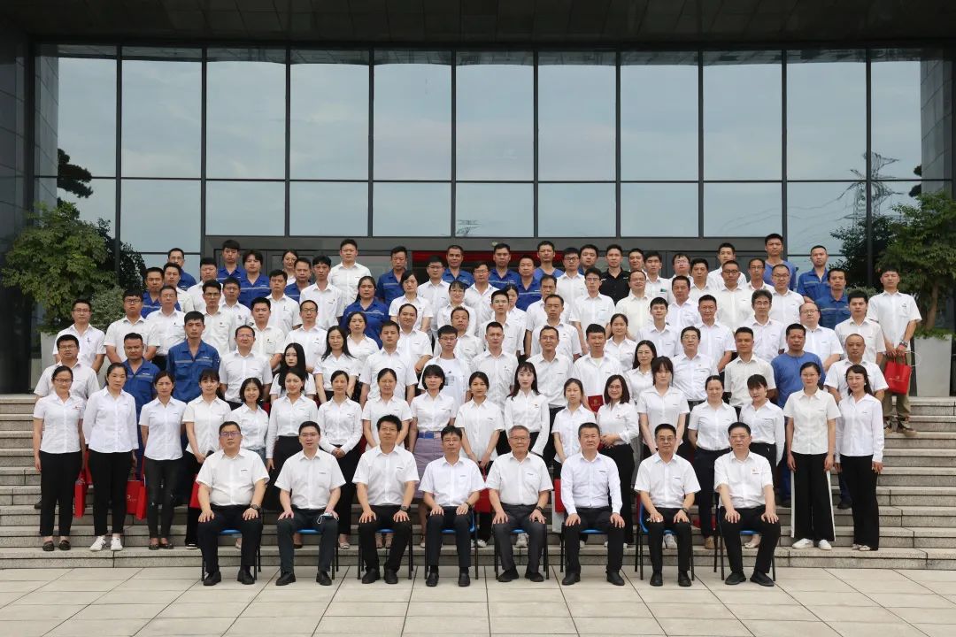 为建功建企建家一体化贡献更大力量!第五届五次“双代会”成功召开