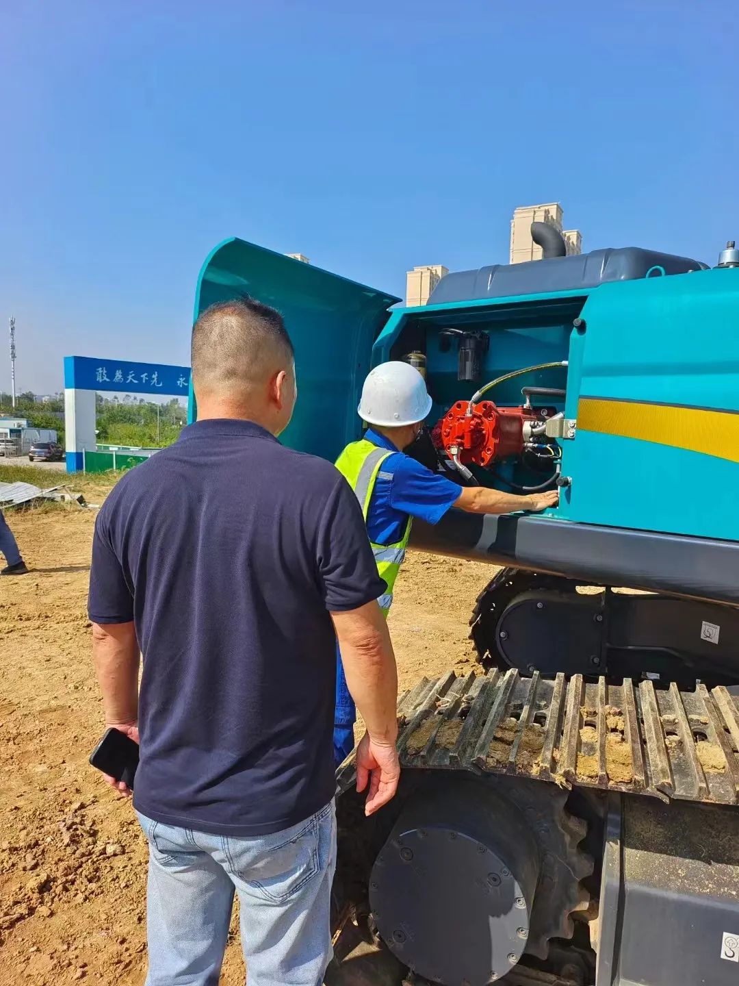 全款拿下!挖掘机奔赴工地一线