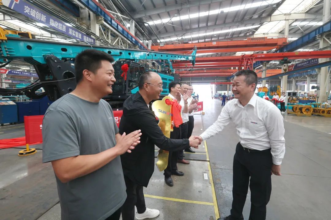 助力“双碳”、绿动未来!增程式电动旋挖钻机、液压混合动力旋挖钻机齐交付