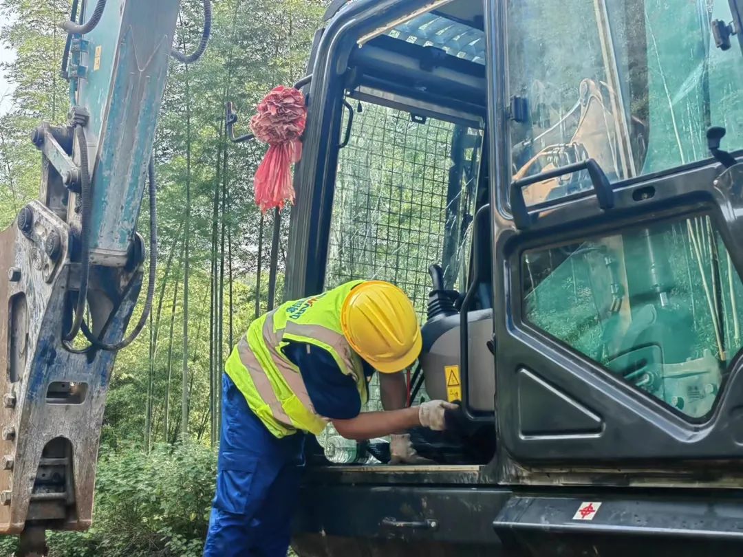 品质山河,用心服务!挖掘机2023年服务万里行正式出征