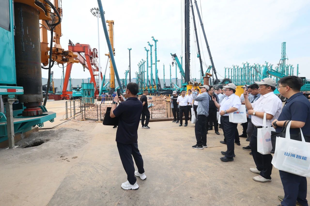 全球首创深井套管车载钻机下线发布