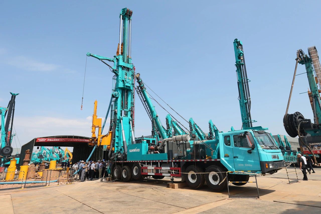 全球首创深井套管车载钻机下线发布