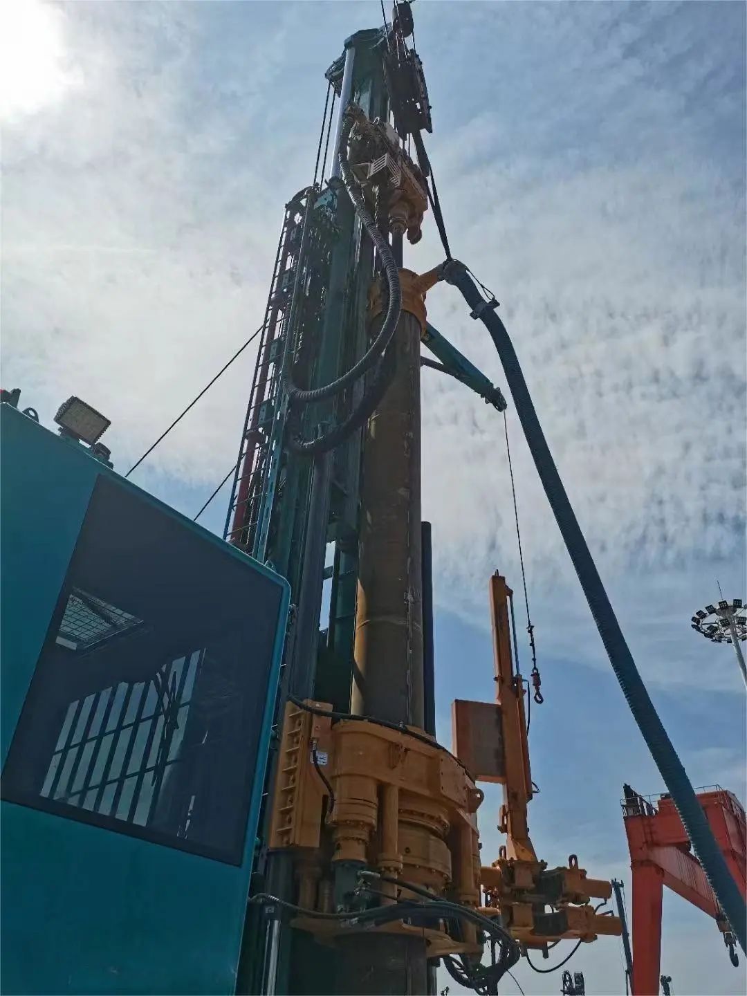 全球首创深井套管车载钻机下线发布