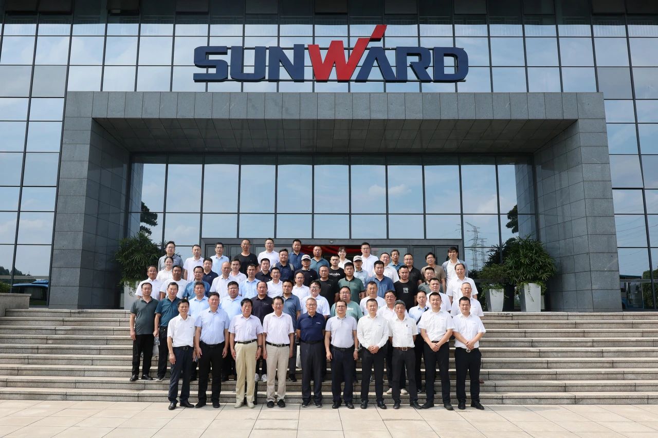 全球首创深井套管车载钻机下线发布