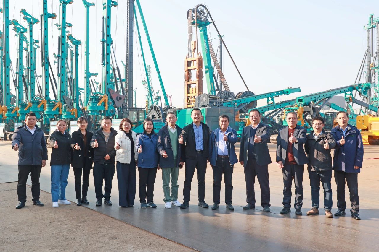 主导的行业标准《建筑施工机械与设备 液压式压桩机》通过专家审查