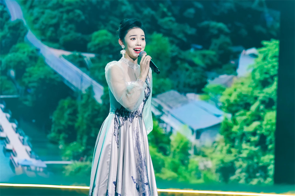 创新引领价值 理想成就未来——庆祝成立25周年表彰大会暨文艺晚会隆重举行