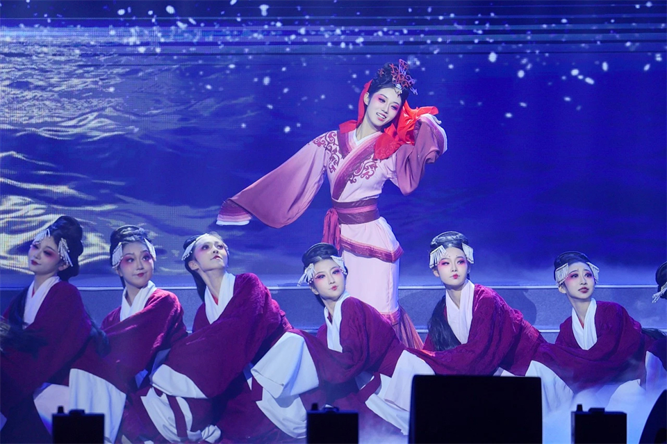 创新引领价值 理想成就未来——庆祝成立25周年表彰大会暨文艺晚会隆重举行