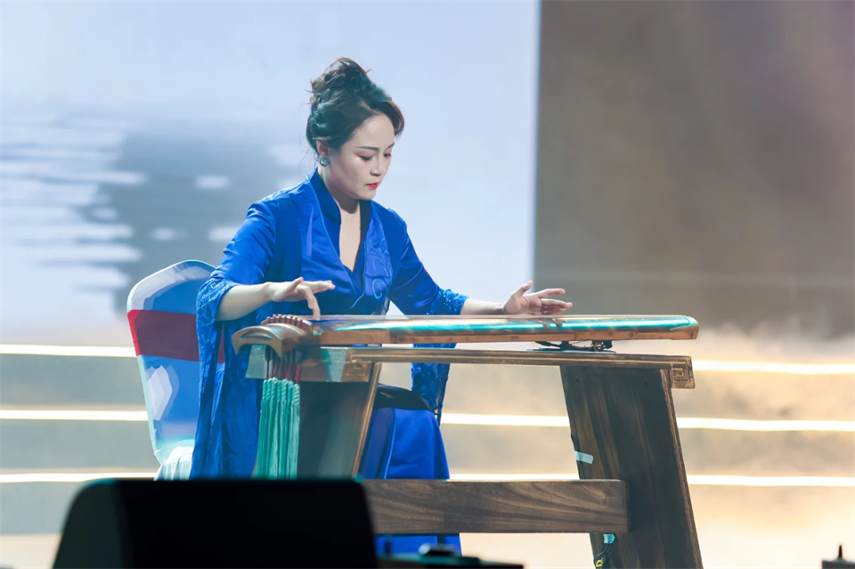 创新引领价值 理想成就未来——庆祝成立25周年表彰大会暨文艺晚会隆重举行