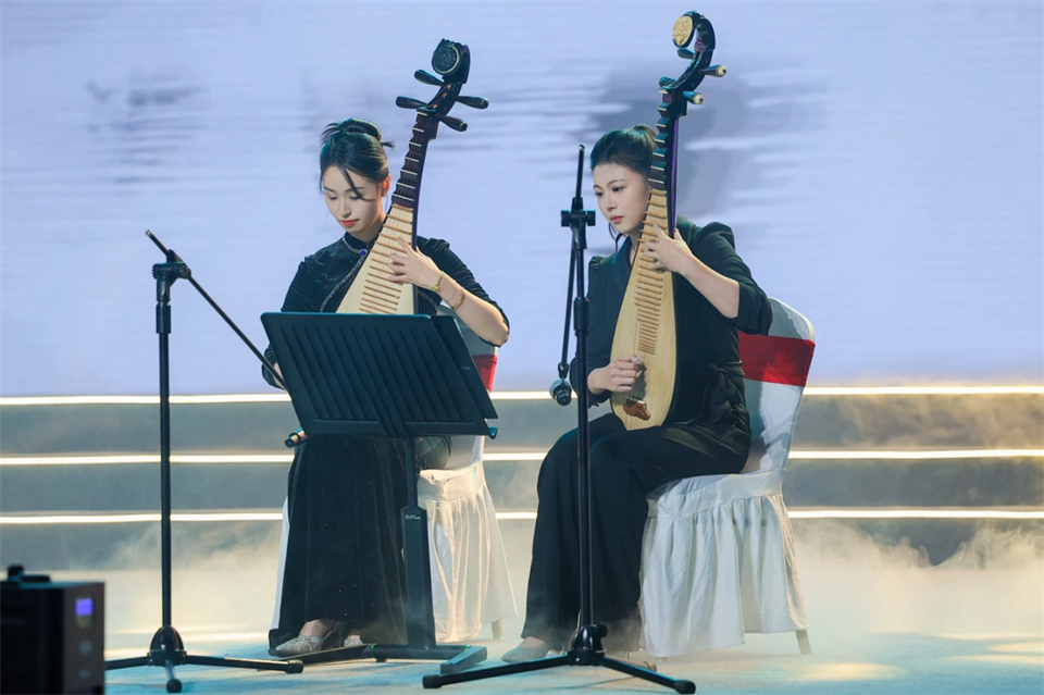 创新引领价值 理想成就未来——庆祝成立25周年表彰大会暨文艺晚会隆重举行