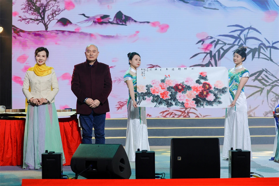 创新引领价值 理想成就未来——庆祝成立25周年表彰大会暨文艺晚会隆重举行