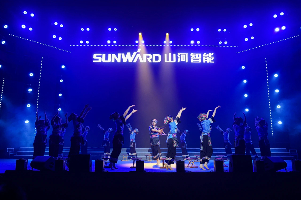 创新引领价值 理想成就未来——庆祝成立25周年表彰大会暨文艺晚会隆重举行