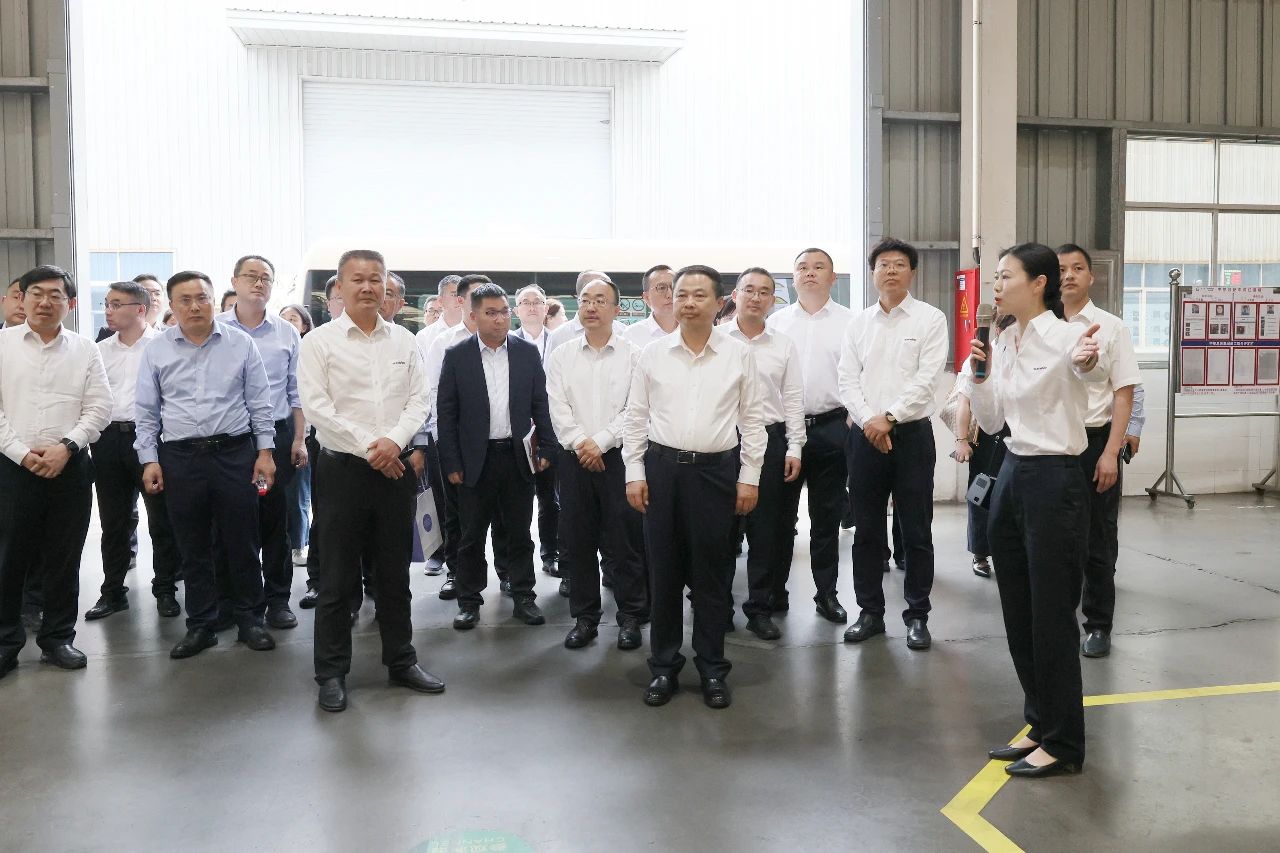 天能控股集团党委书记、董事长张天任率队到访