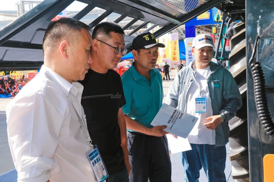 亮相2025新疆国际农业机械博览会