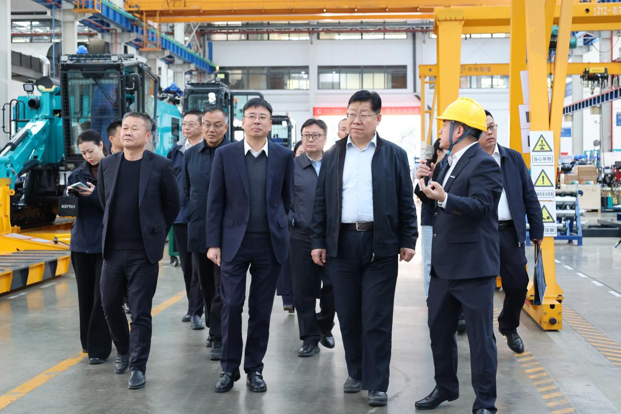 新矿投资集团党委书记、董事长王漠到访