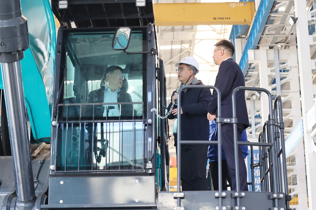 新矿投资集团党委书记、董事长王漠到访