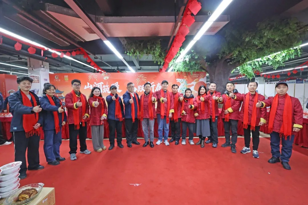 笔墨迎春,祝福暖心!在“囤”年味、送温暖、迎新春