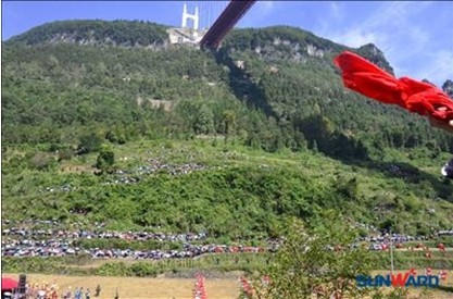 助力矮寨低空跳伞节完美落幕