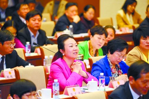 带来六个提案，重点还是“农民工”问题 ——来自的全国人大代表张晓庆接受本报记者专访，为进城务