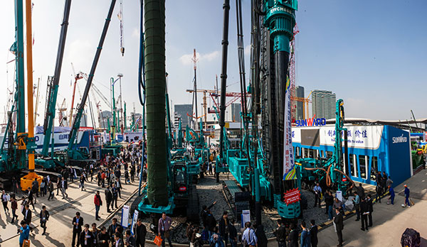 宝马展用创新倾倒客户，现场签单两亿元