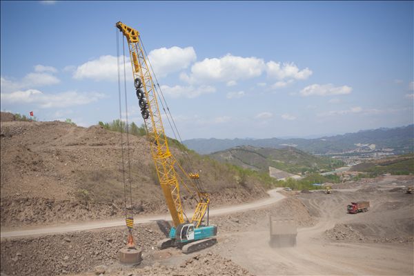 履带式强夯机助力承德机场建设