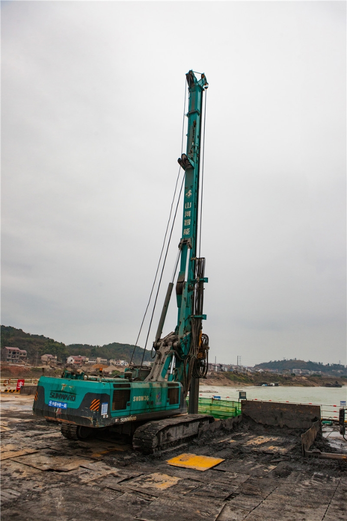 水下钻孔80米，旋挖钻机震撼施工场面