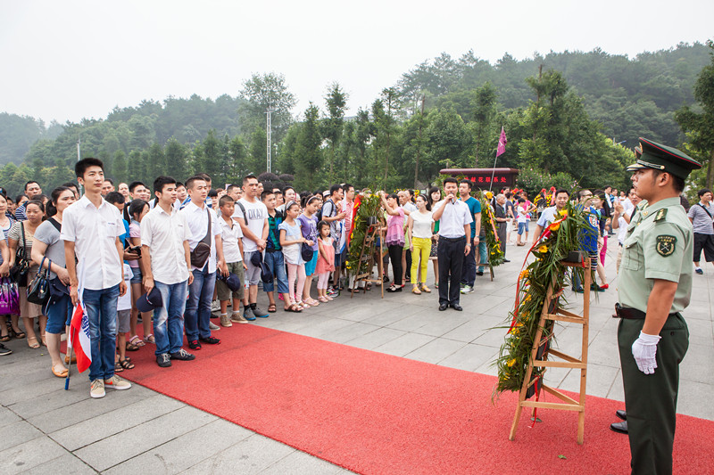 开挖机，坐游艇、飞机 开展员工家属开放日活动