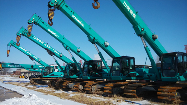 油田好帮手——伸缩臂履带起重机