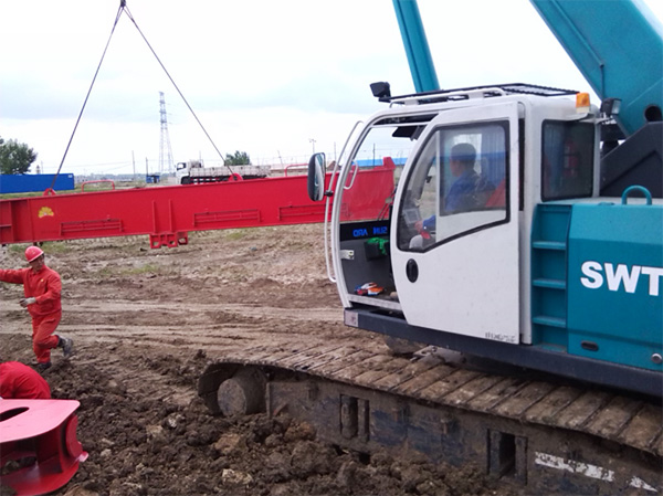 油田好帮手——伸缩臂履带起重机