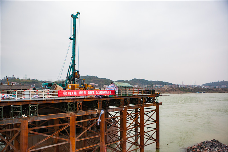 水下钻孔80米，旋挖钻机震撼施工场面