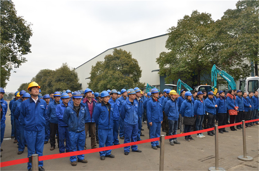 新品下线&精品批量上市：“组合拳”逆势出击