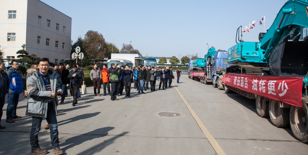 就这样被你征服！100台液压混合动力挖掘机挺进矿山