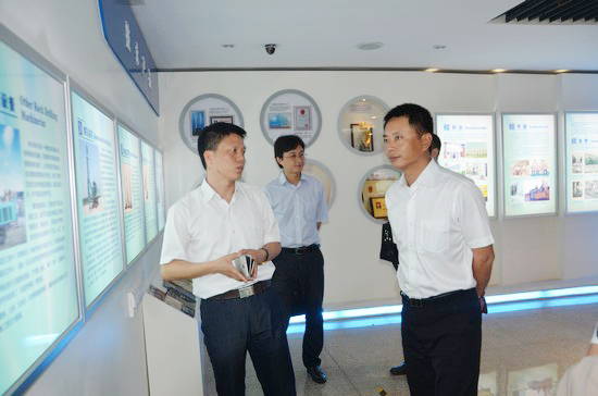 中国出口信用保险公司领导一行考察　