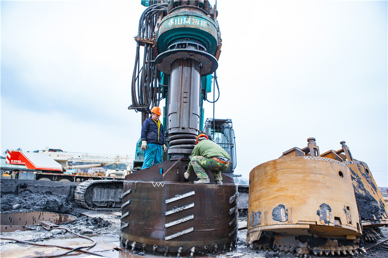 水下钻孔80米，旋挖钻机震撼施工场面