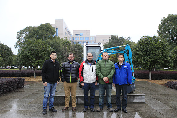 喜讯：朱建新荣获《长沙年鉴》2015年度十大人物奖