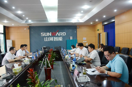 中国出口信用保险公司领导一行考察　