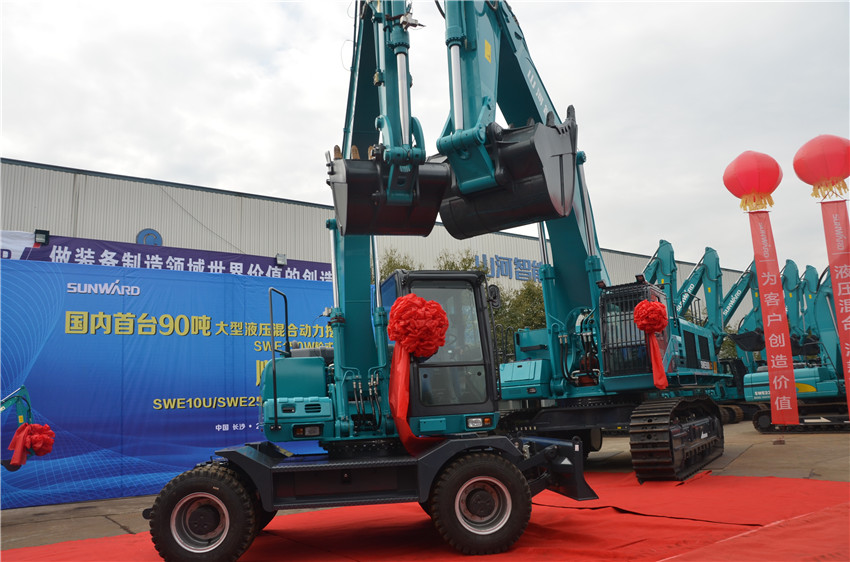 新品下线&精品批量上市：“组合拳”逆势出击