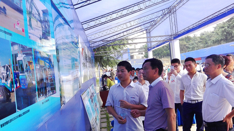 “智能挖掘机”项目荣获首届长株潭职工创新成果展金奖