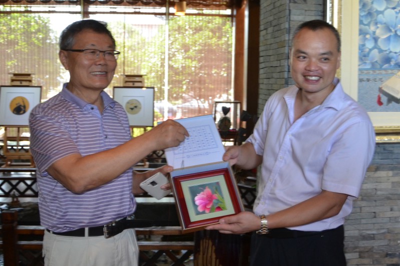 民盟支部活动彰显“针”功夫