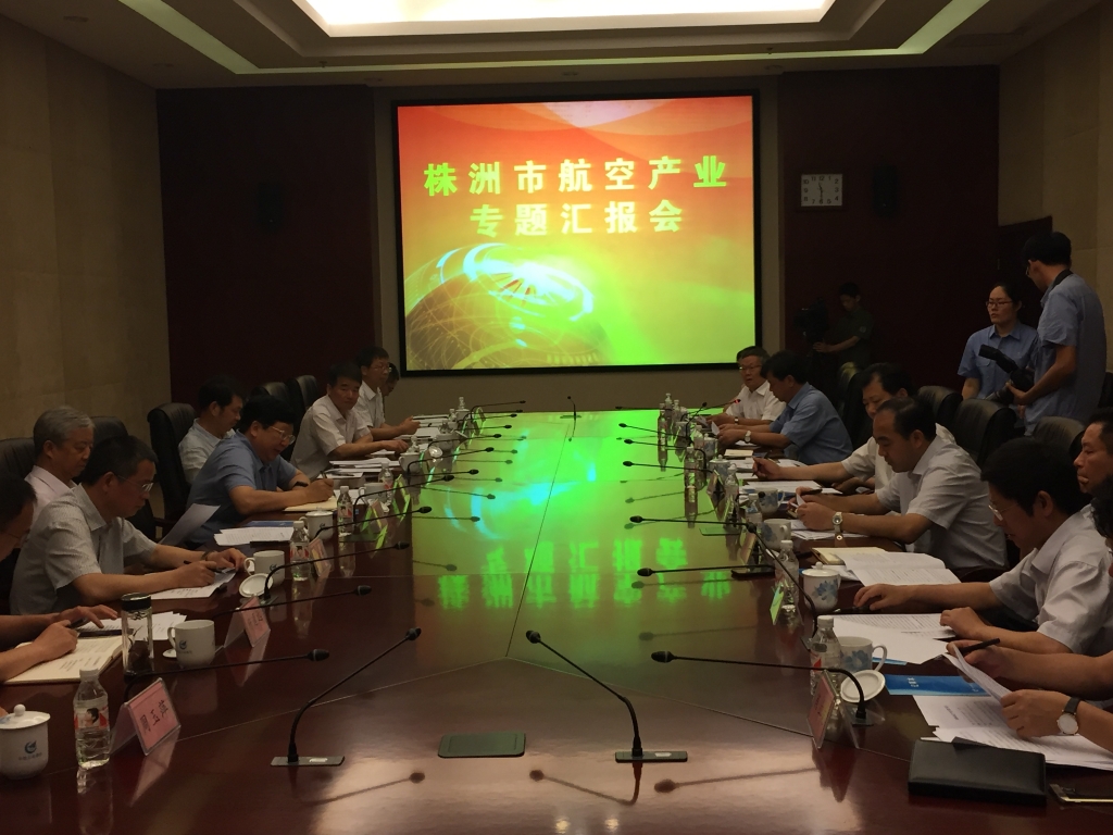 省委常委、常务副省长陈向群一行参观山河科技