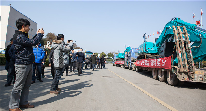 知新•创变•共赢 2015-2016年度挖掘机经销商年会圆满召开