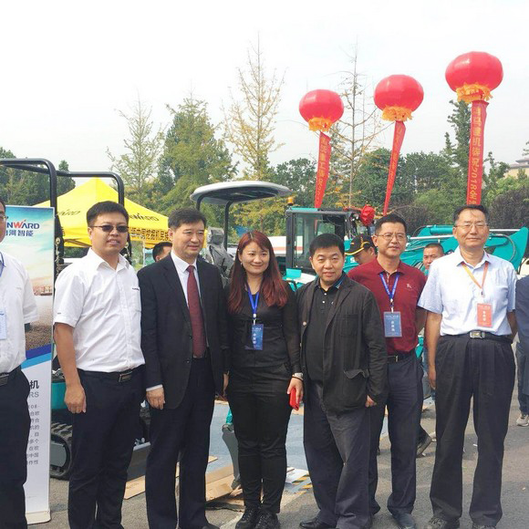 “超美微挖”现身2018微挖峰会，微挖出口过万台