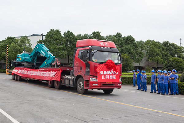 掘金一带一路，中大挖大批量出口泰国