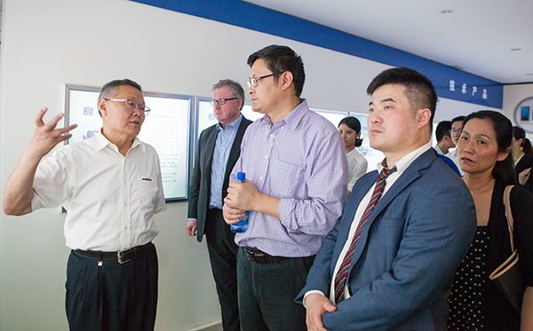 加拿大国会议员谭耕一行来考察