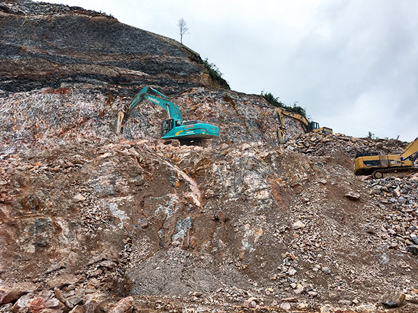 看石场风云如何演绎？矿山战神SWE470E大型挖掘机一锤定音！