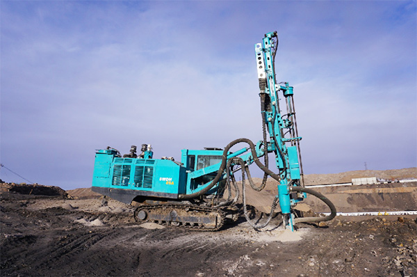 再战国际领先品牌，露天液压钻车一举成名