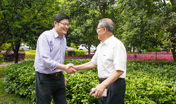 加拿大国会议员谭耕一行来考察