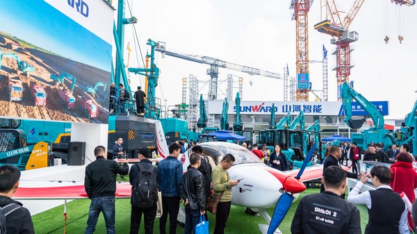 首日签单2.6亿元，创新产品引爆上海宝马展