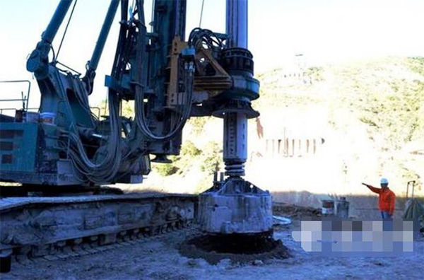 央视聚焦：旋挖钻机助力世界“第一高墩”