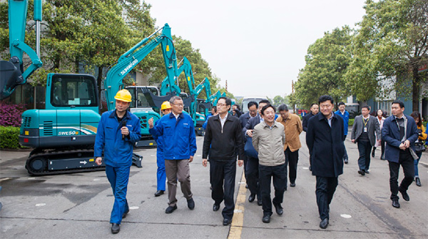 科技部副部长李萌考察调研